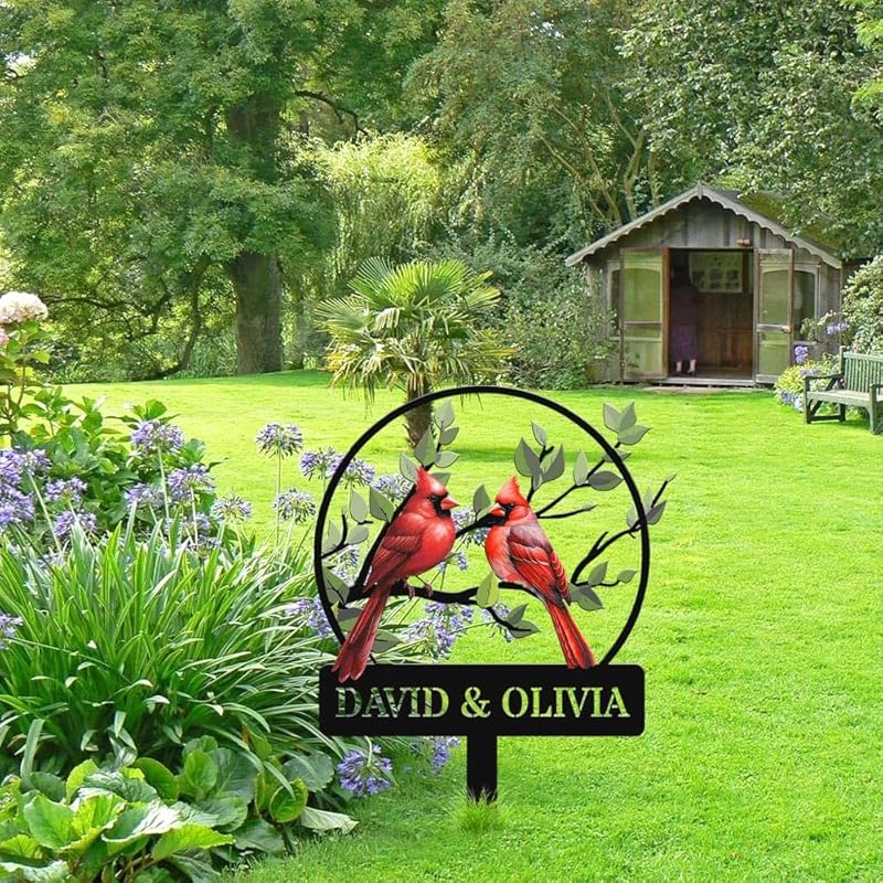 Personalized Name Garden Cardinal Metal Signs with Stake, Custom Family Name Yard Decor for Outdoor Outside, Cardinal Lawn Patio Stake Gardening Enthusiasts Grandmothers Gift