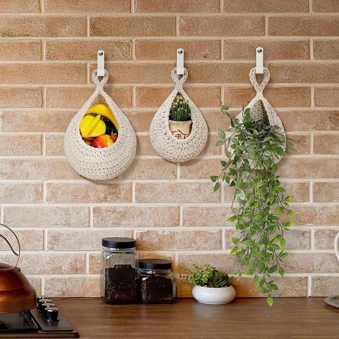 AARAINBOW Boho Wall Hanging Baskets for Kitchen Storage, Fruit Woven Wall Basket 9 Pcs, Hanging Vegetable and Onion Storage with 24 Hooks （White）
