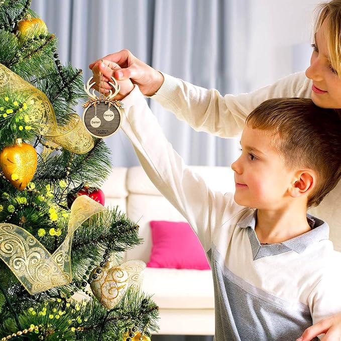 2025 Personalized Christmas Ornaments Family of 2/3/4/5/6/7/8,Custom Reindeer Christmas Wooden Ornaments Deorations with Names,Customized Xmas Ornament Tree Deorations,Personalized
